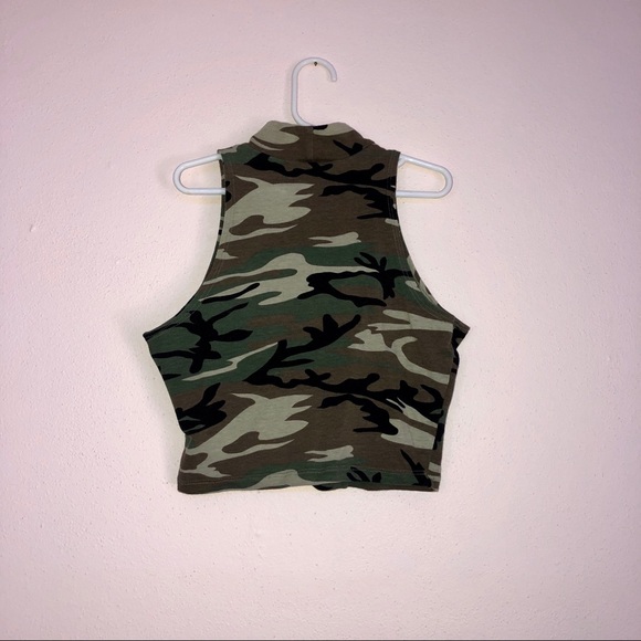Body Central Camouflage Cropped Turtle Neck SMALL - Picture 3 of 4